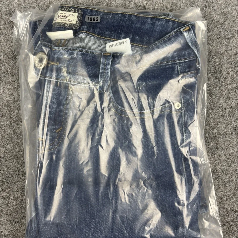 Levi's 526 Slender Bootcut Jeans Women's 6 Medium Y2K Medium‎ Wash Red Tab Denim